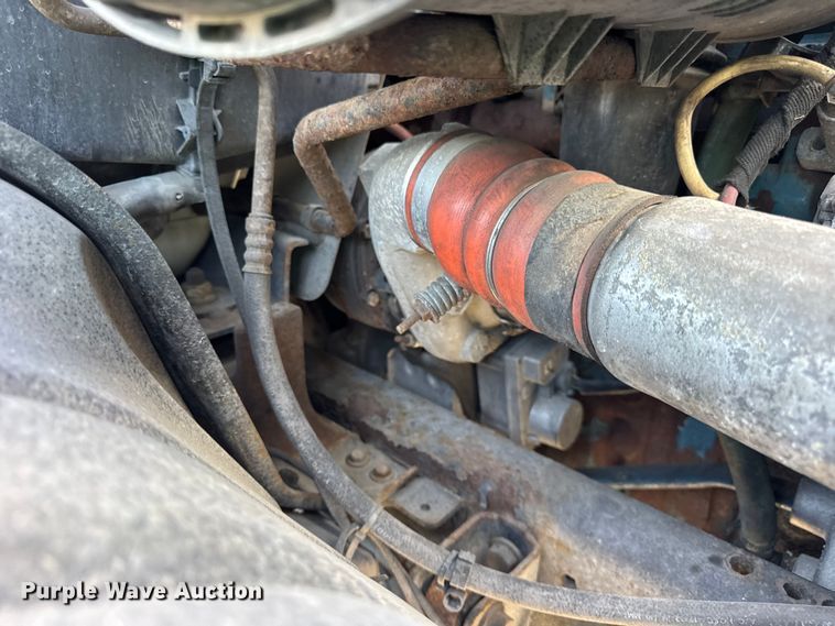 image for item EF2319 2005 International 4300 box truck