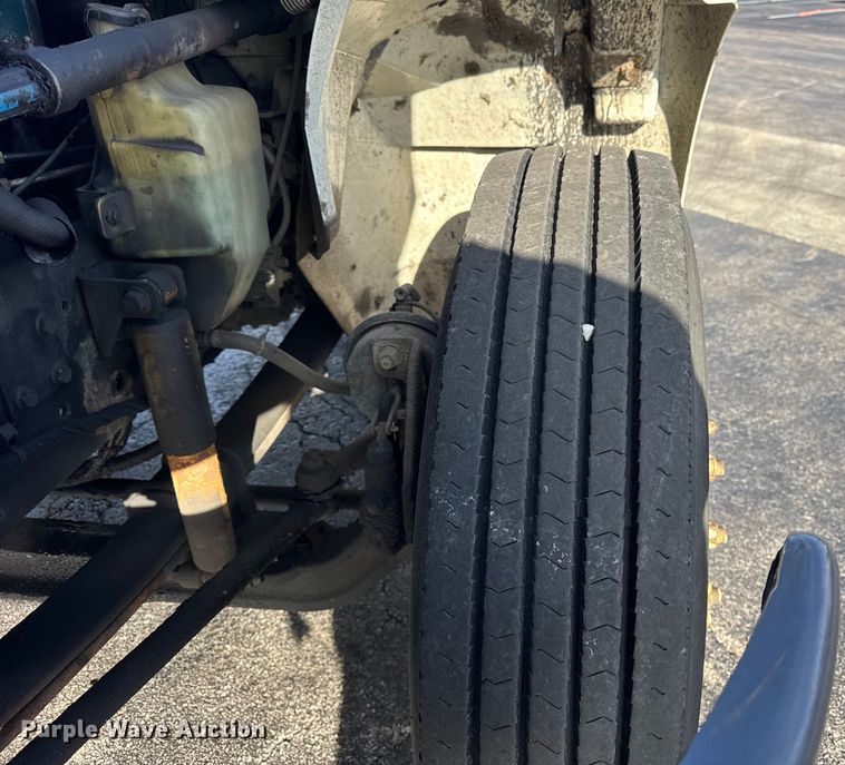 image for item EF2319 2005 International 4300 box truck