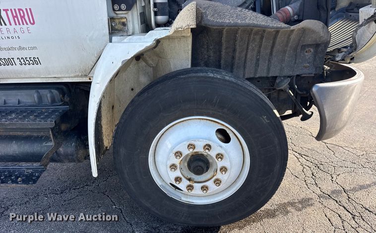 image for item EF2319 2005 International 4300 box truck