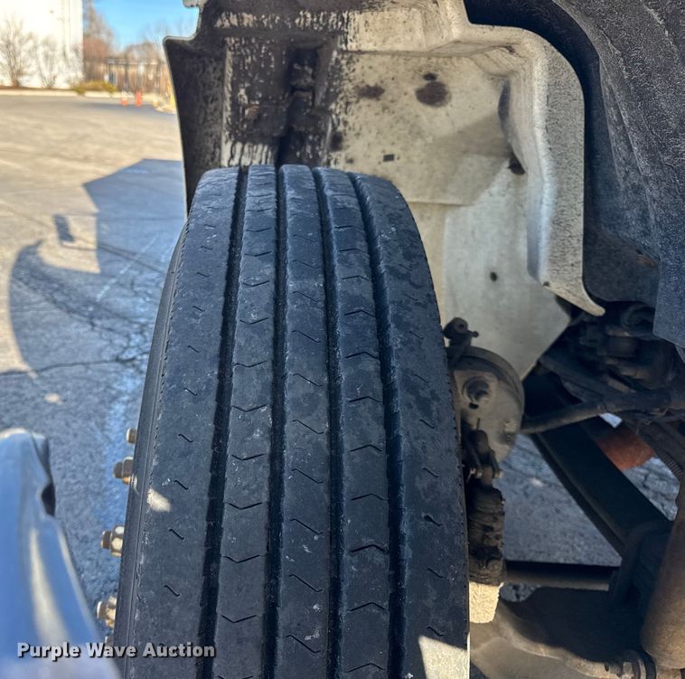 image for item EF2319 2005 International 4300 box truck