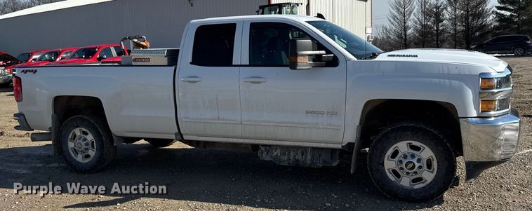 image for item EF2428 2018 Chevrolet Silverado Ext. Cab pickup truck