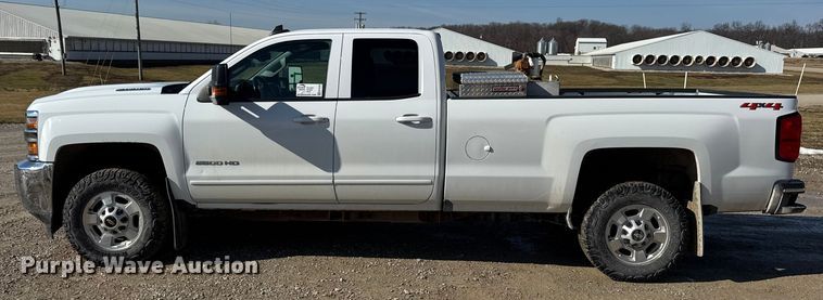 image for item EF2428 2018 Chevrolet Silverado Ext. Cab pickup truck