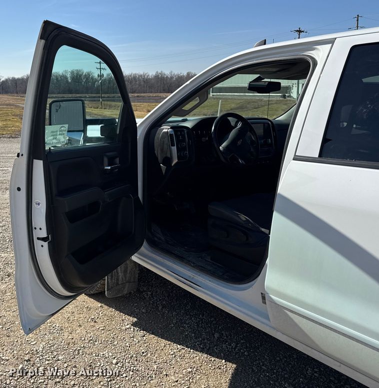 image for item EF2428 2018 Chevrolet Silverado Ext. Cab pickup truck