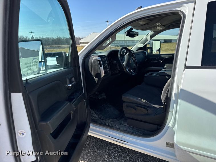 image for item EF2428 2018 Chevrolet Silverado Ext. Cab pickup truck