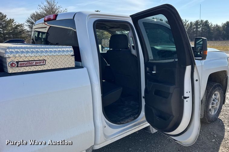 image for item EF2428 2018 Chevrolet Silverado Ext. Cab pickup truck