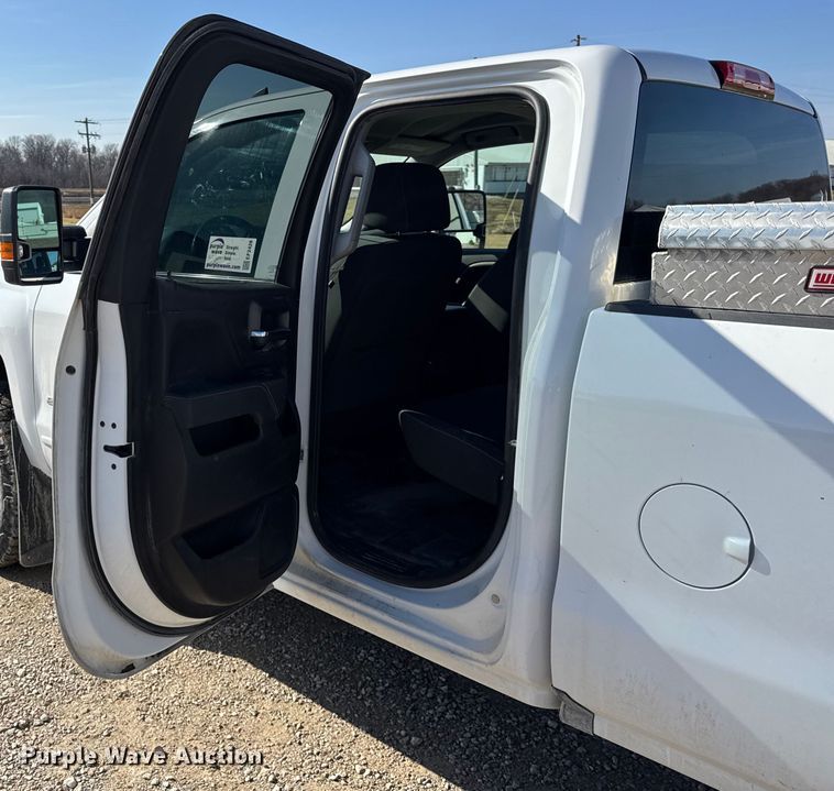 image for item EF2428 2018 Chevrolet Silverado Ext. Cab pickup truck