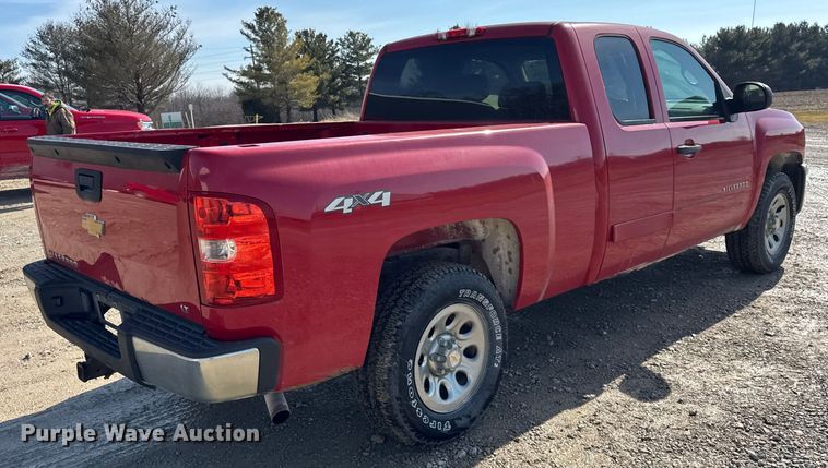 image for item EF2431 2013 Chevrolet Silverado 1500 Ext. Cab pickup truck