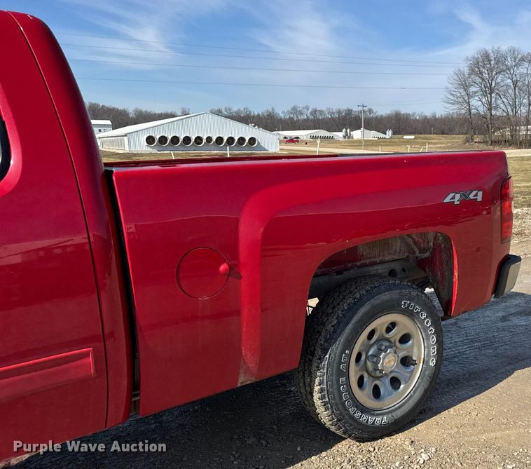 image for item EF2431 2013 Chevrolet Silverado 1500 Ext. Cab pickup truck