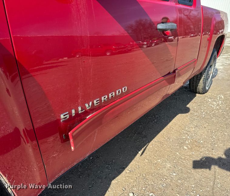 image for item EF2431 2013 Chevrolet Silverado 1500 Ext. Cab pickup truck