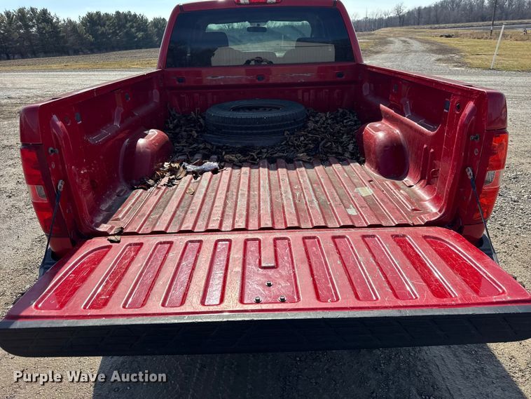 image for item EF2431 2013 Chevrolet Silverado 1500 Ext. Cab pickup truck