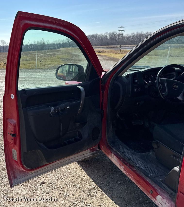 image for item EF2431 2013 Chevrolet Silverado 1500 Ext. Cab pickup truck