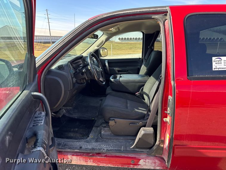 image for item EF2431 2013 Chevrolet Silverado 1500 Ext. Cab pickup truck