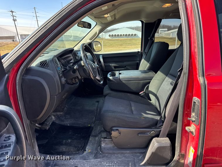 image for item EF2431 2013 Chevrolet Silverado 1500 Ext. Cab pickup truck