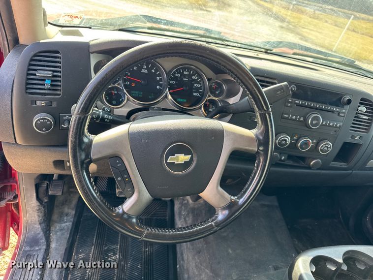 image for item EF2431 2013 Chevrolet Silverado 1500 Ext. Cab pickup truck