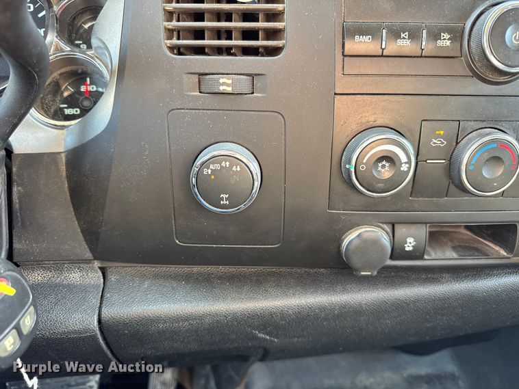 image for item EF2431 2013 Chevrolet Silverado 1500 Ext. Cab pickup truck