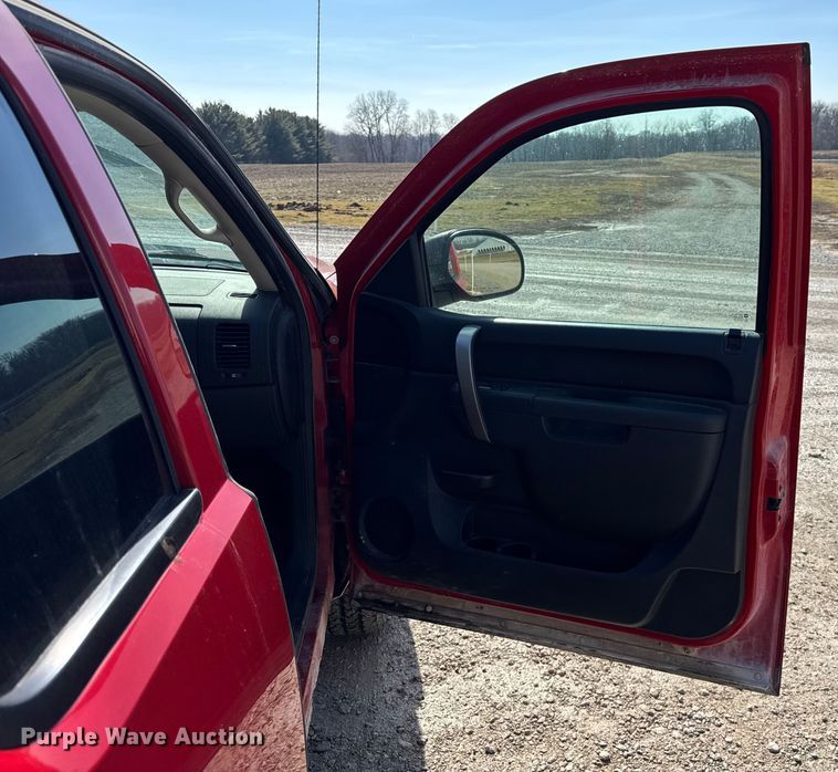 image for item EF2431 2013 Chevrolet Silverado 1500 Ext. Cab pickup truck