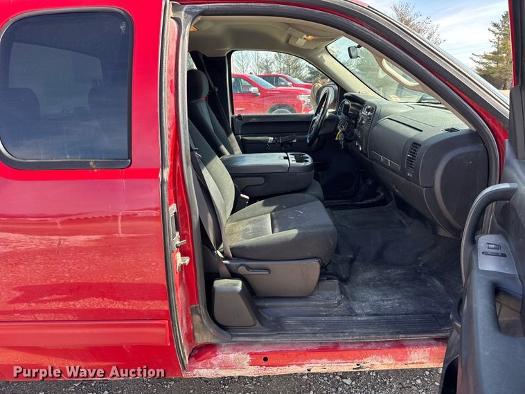 image for item EF2431 2013 Chevrolet Silverado 1500 Ext. Cab pickup truck