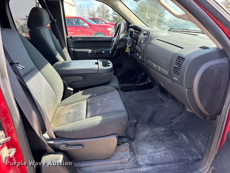 image for item EF2431 2013 Chevrolet Silverado 1500 Ext. Cab pickup truck