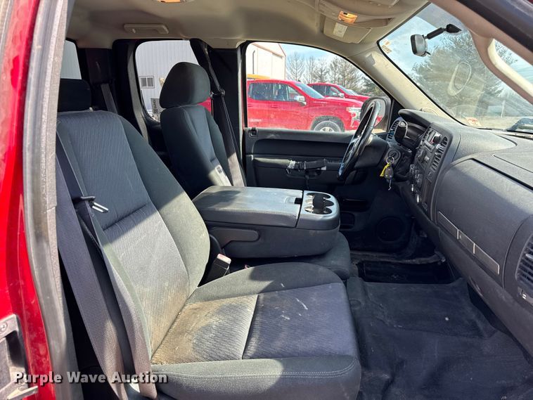 image for item EF2431 2013 Chevrolet Silverado 1500 Ext. Cab pickup truck