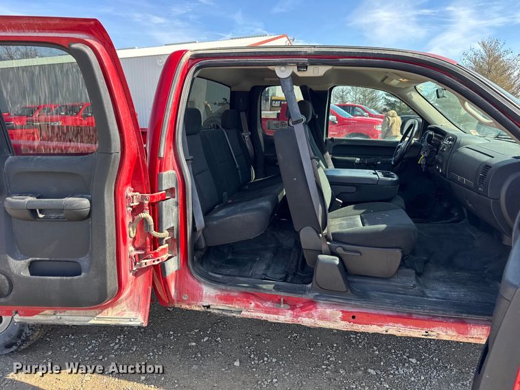 image for item EF2431 2013 Chevrolet Silverado 1500 Ext. Cab pickup truck