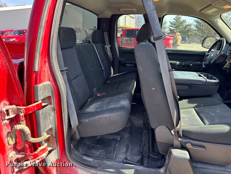 image for item EF2431 2013 Chevrolet Silverado 1500 Ext. Cab pickup truck