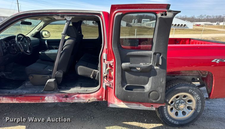 image for item EF2431 2013 Chevrolet Silverado 1500 Ext. Cab pickup truck
