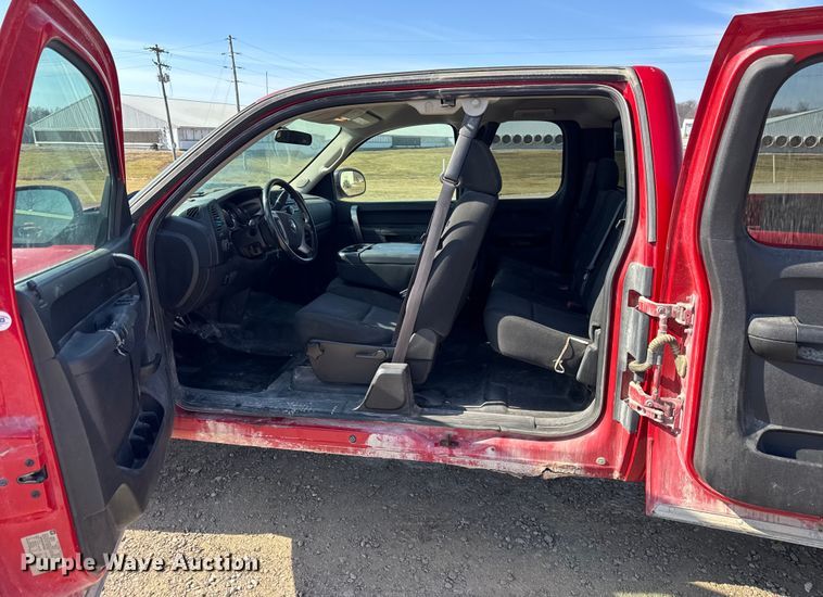 image for item EF2431 2013 Chevrolet Silverado 1500 Ext. Cab pickup truck