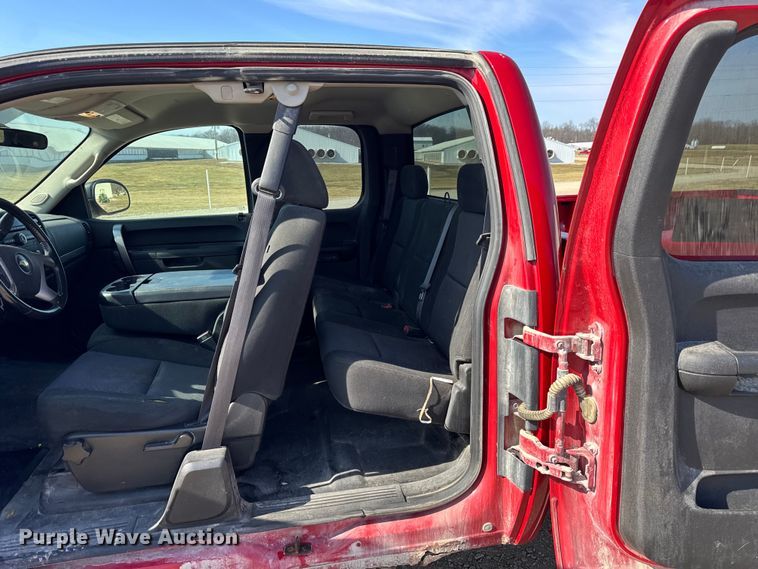 image for item EF2431 2013 Chevrolet Silverado 1500 Ext. Cab pickup truck