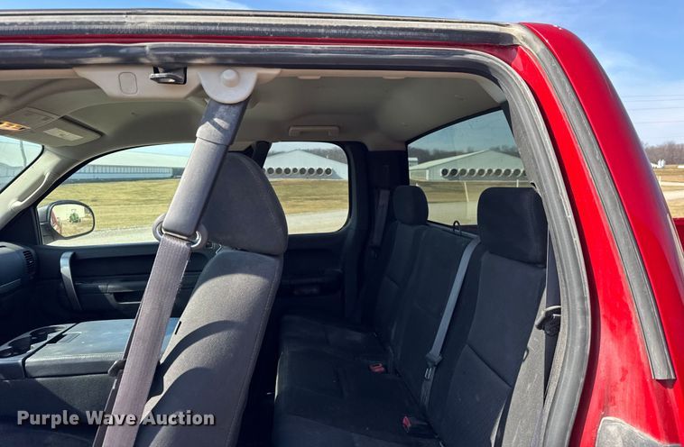 image for item EF2431 2013 Chevrolet Silverado 1500 Ext. Cab pickup truck