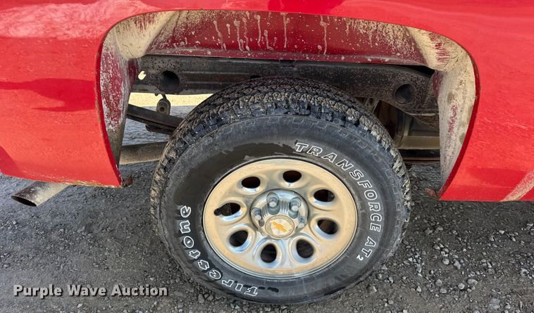 image for item EF2431 2013 Chevrolet Silverado 1500 Ext. Cab pickup truck