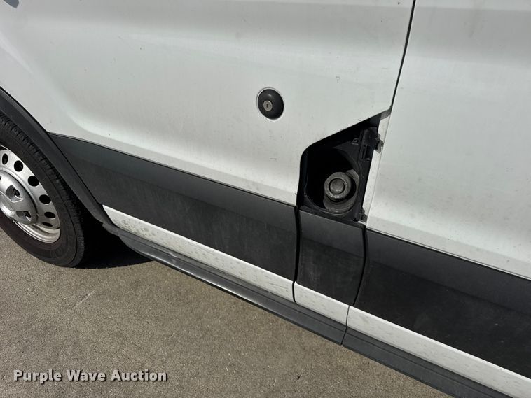image for item EF2433 2020 Ford Transit utility van