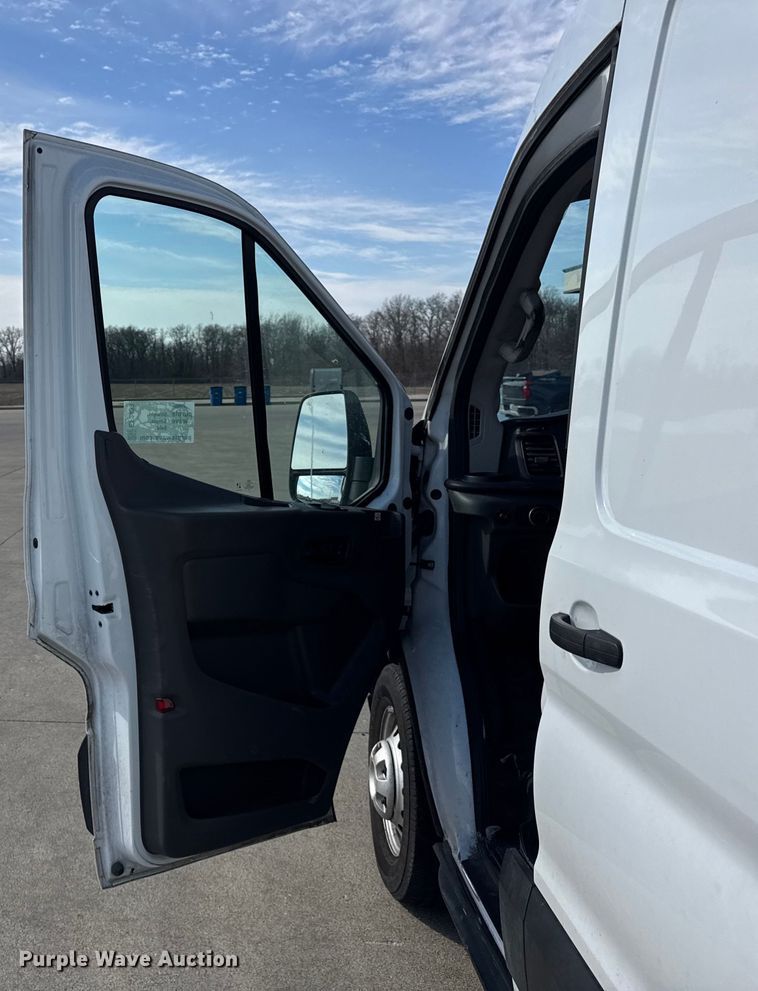 image for item EF2433 2020 Ford Transit utility van