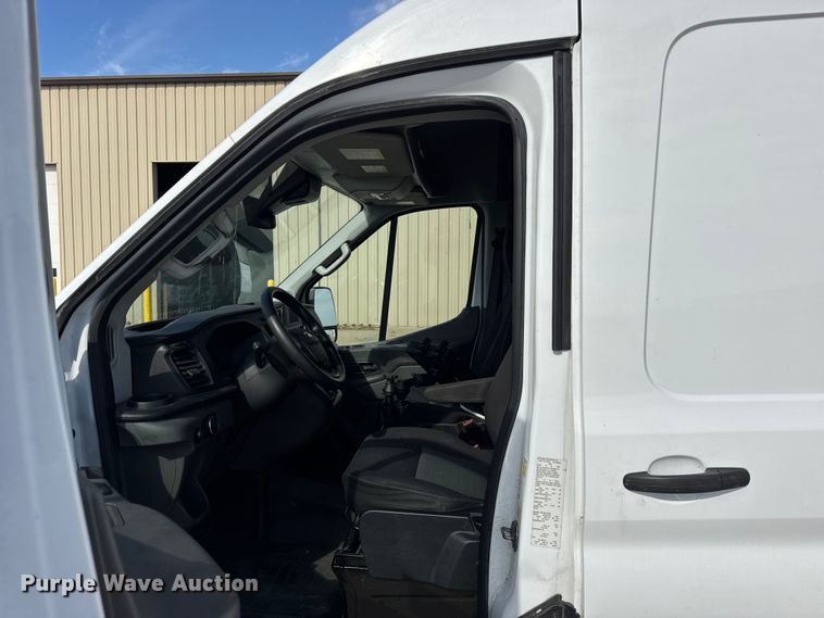 image for item EF2433 2020 Ford Transit utility van