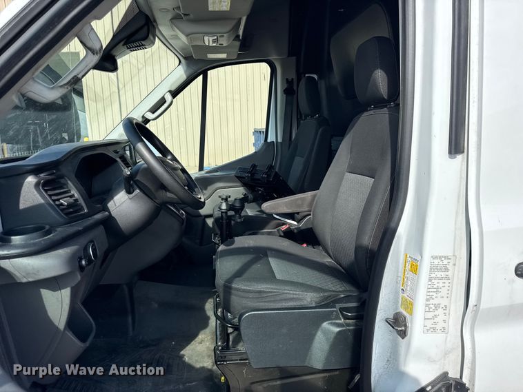 image for item EF2433 2020 Ford Transit utility van