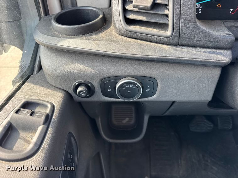 image for item EF2433 2020 Ford Transit utility van