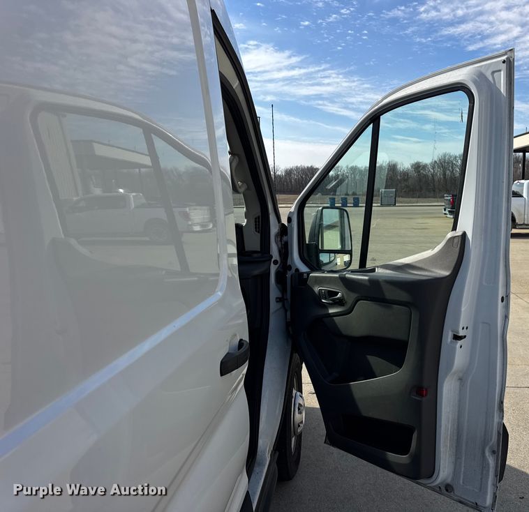 image for item EF2433 2020 Ford Transit utility van