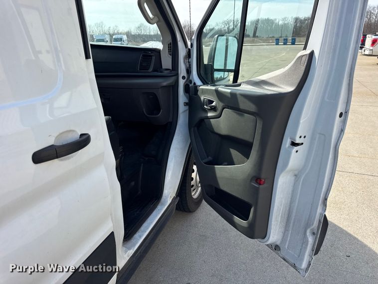 image for item EF2433 2020 Ford Transit utility van