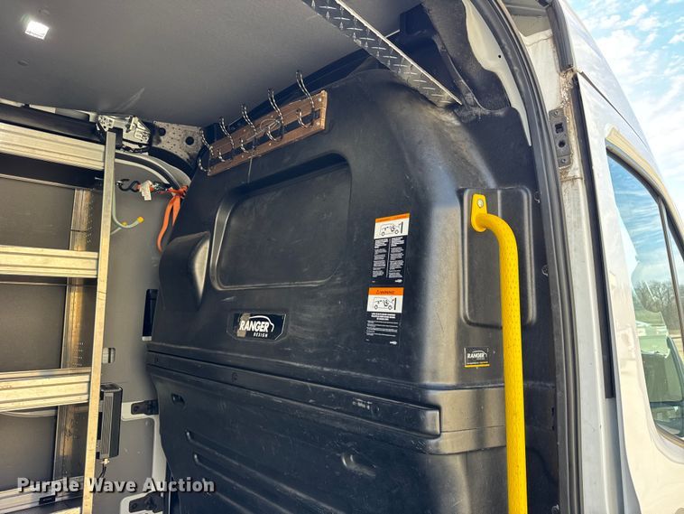 image for item EF2433 2020 Ford Transit utility van