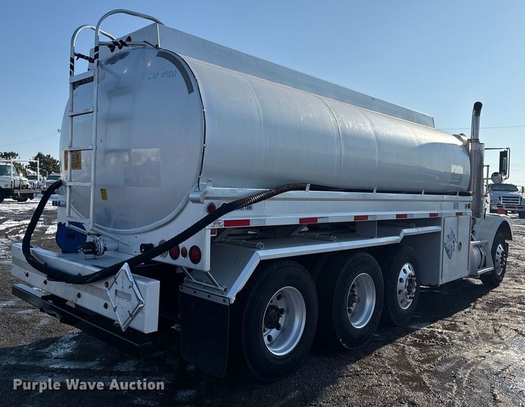 image for item EG2019 2004 Freightliner FLD112 fuel truck