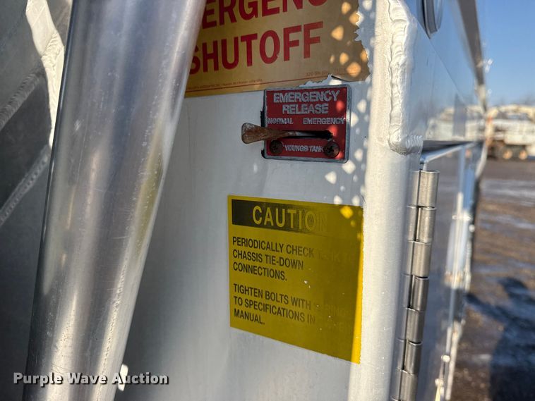 image for item EG2019 2004 Freightliner FLD112 fuel truck