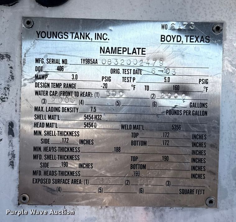 image for item EG2019 2004 Freightliner FLD112 fuel truck