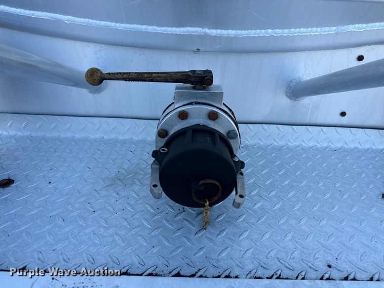 image for item EG2019 2004 Freightliner FLD112 fuel truck