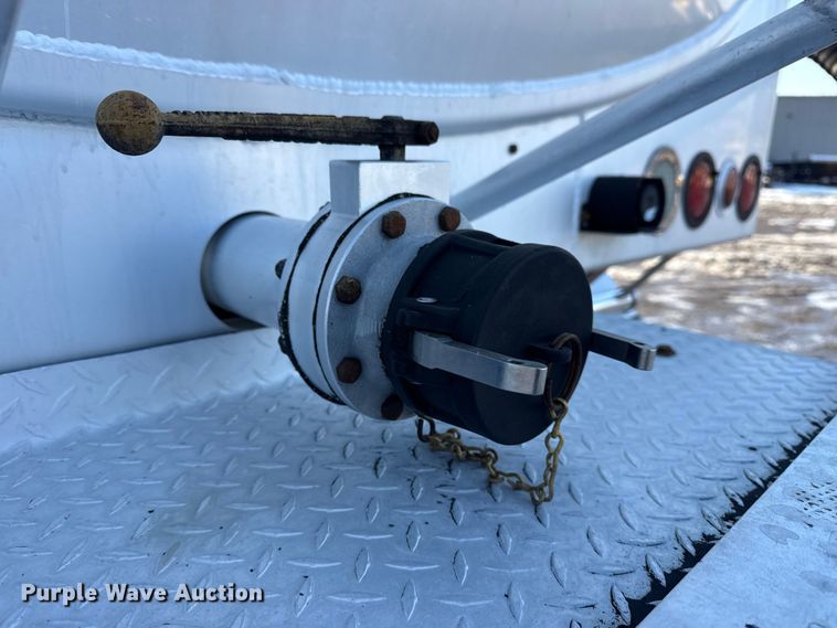 image for item EG2019 2004 Freightliner FLD112 fuel truck