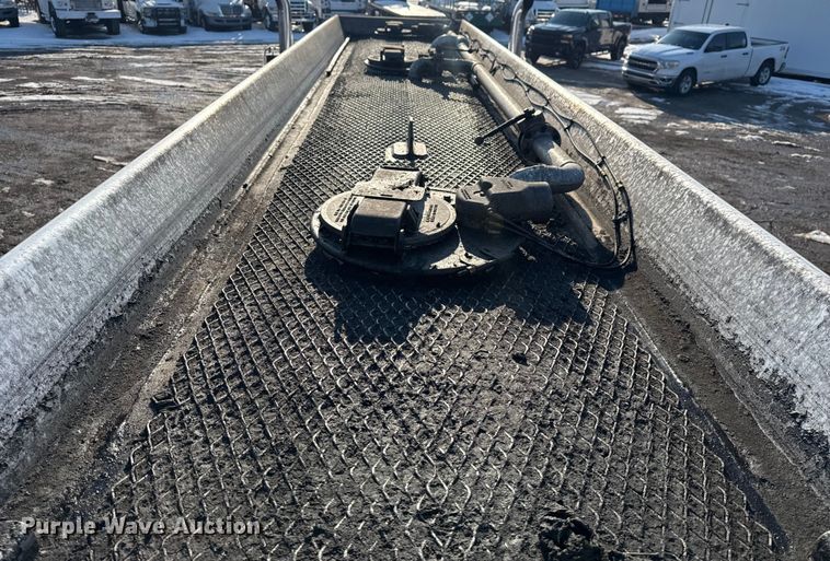 image for item EG2019 2004 Freightliner FLD112 fuel truck