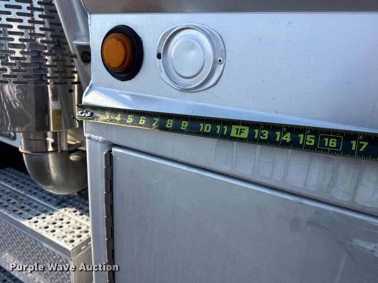 image for item EG2019 2004 Freightliner FLD112 fuel truck