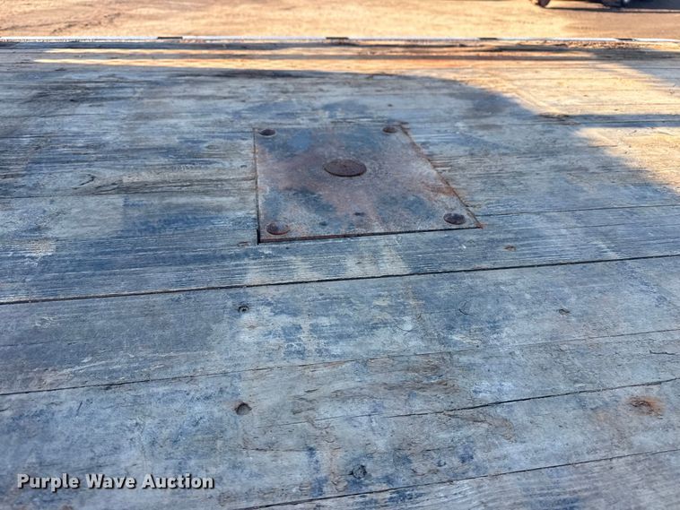 image for item EG2043 2018 Ford F450 Super Duty XL Ext. Cab flatbed pickup truck