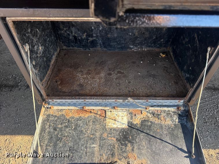 image for item EG2043 2018 Ford F450 Super Duty XL Ext. Cab flatbed pickup truck