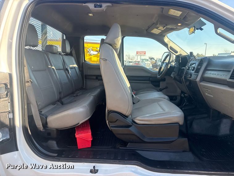 image for item EG2043 2018 Ford F450 Super Duty XL Ext. Cab flatbed pickup truck