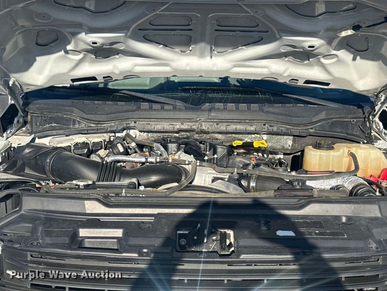 image for item EG2043 2018 Ford F450 Super Duty XL Ext. Cab flatbed pickup truck