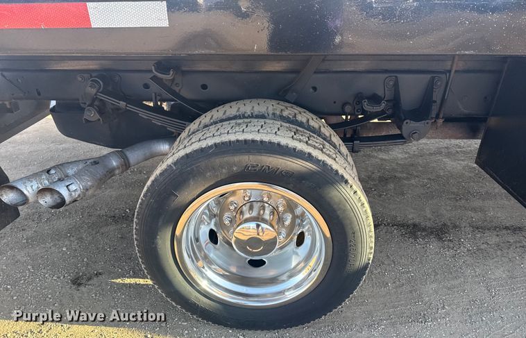 image for item EG2043 2018 Ford F450 Super Duty XL Ext. Cab flatbed pickup truck